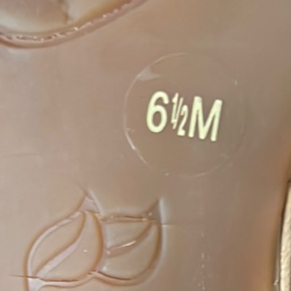 Nurture by Lamaze Tan heels  with Adjustable Strap size 6 1/2 - Picture 3 of 12